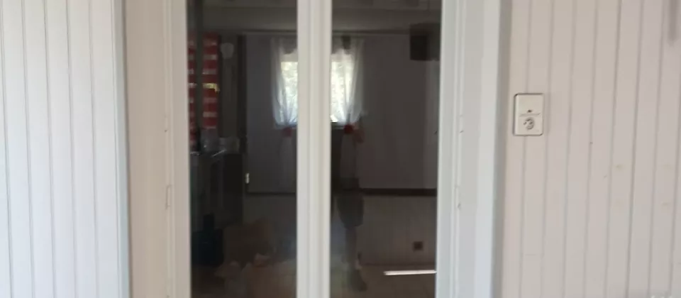 Porte-fenêtre PVC blanche à deux vantaux à Saint-Marcel