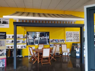 Espace d’accueil du showroom G1 Fermetures